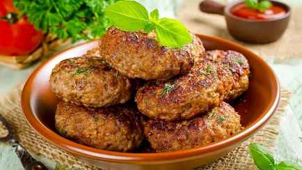 Добавьте в фарш 1 чайную ложку «секретного» ингредиента. Он сделает котлеты еще вкуснее