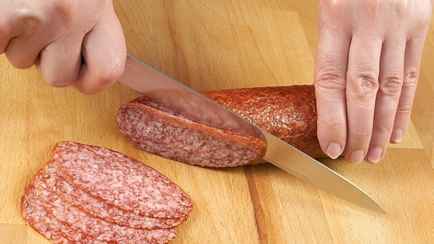 Почему колбасу режут под углом? Оказывается, это не просто традиция