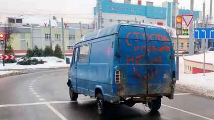 «Нет и не будет» — На дорогах Гомеля заметили авто без номеров и стоп-сигналов