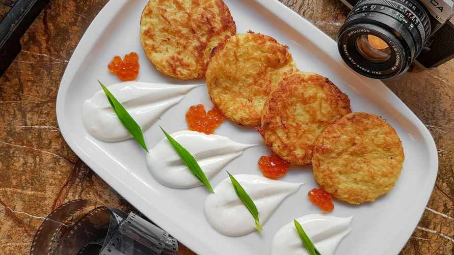 Из чего, кроме картошки, можно сделать драники? Нашли 8 альтернатив и 3 невероятно вкусных рецепта