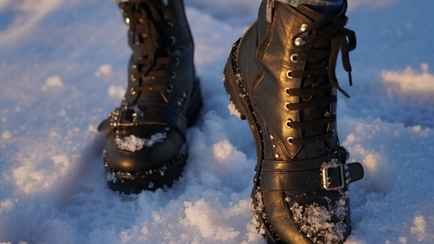 Как вернуть зимней кожаной обуви блеск? Возьмите эти копеечные магазинные и домашние средства