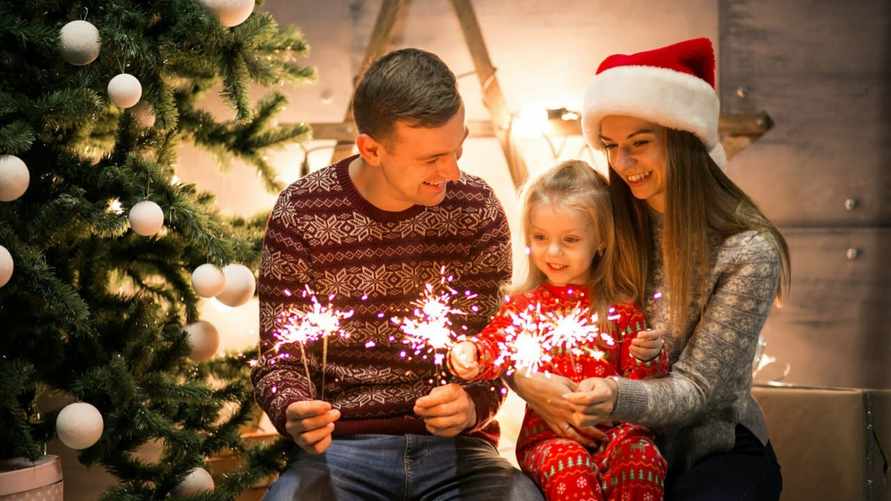 С какого возраста детям можно встречать Новый год в полночь? Психологи рассказали, с чем могут столкнуться родители