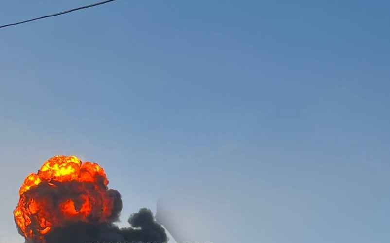 Кадр момента прилета по дому в Киеве. По данным пабликов, это недостроенное здание.