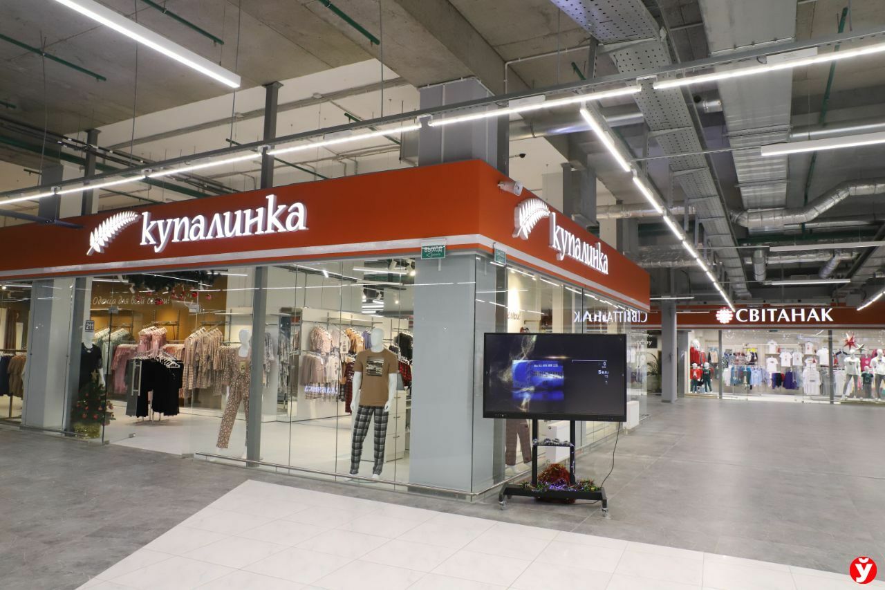В знаменитом долгострое в Минске открыли ТЦ национальных товаров. Что продают?