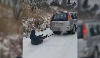 В Гродно женщина прокатила ребёнка на тюбинге, привязав его к авто. Как наказали?