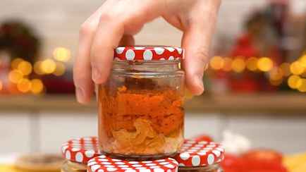 Как приготовить вкусные рыбные консервы дома? Эти запеченные овощи придадут им неповторимый вкус