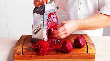 Как натереть свёклу, не испачкав руки? Нашли эффективный и проверенный способ