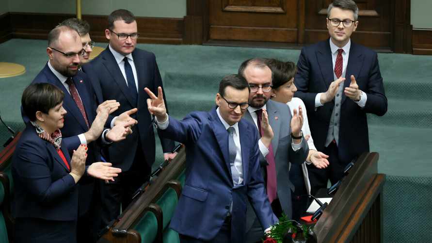 Парламент Польши отправил в отставку правительство-"зомби"