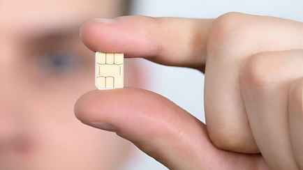 Белорусам стали приходить уведомления о просроченных SIM-картах. Что нужно знать?