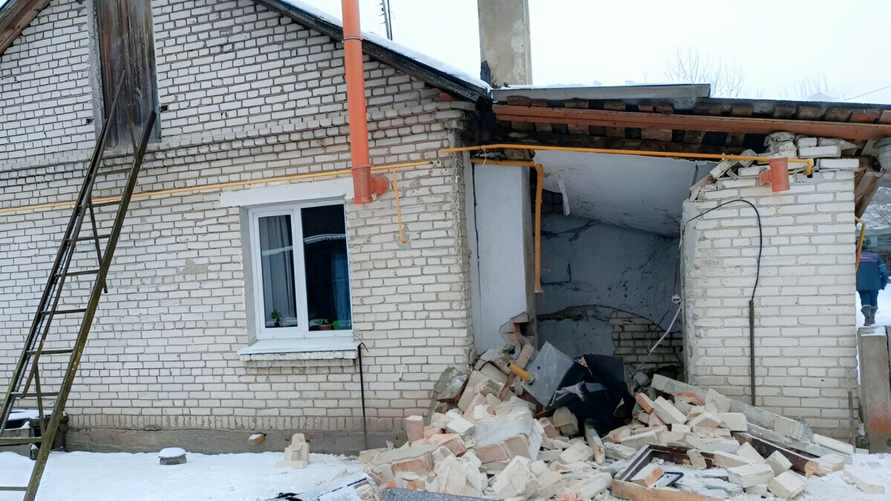 В Мостовском районе взрывом разрушило дом