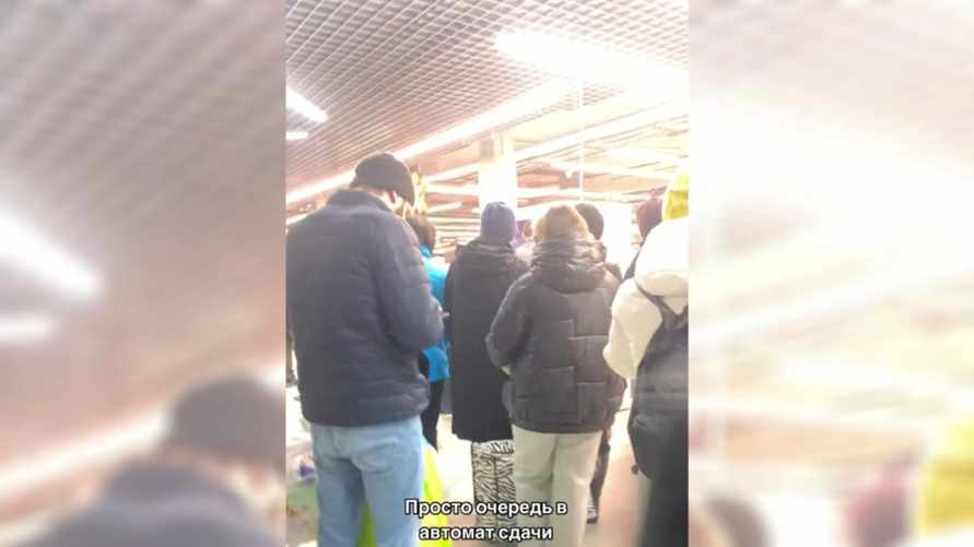 "В Брест такой, пожалуйста" - Видео очереди к автомату в минском гипере собрало 250 тыс. просмотров. В чем фишка?