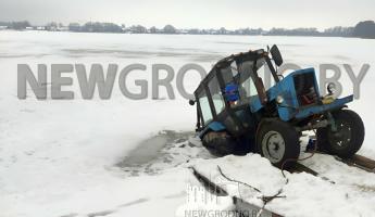 В пригороде Гродно трактор провалился под лед