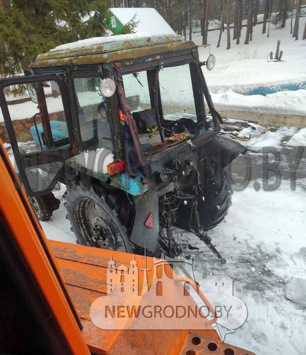 В пригороде Гродно трактор провалился под лед