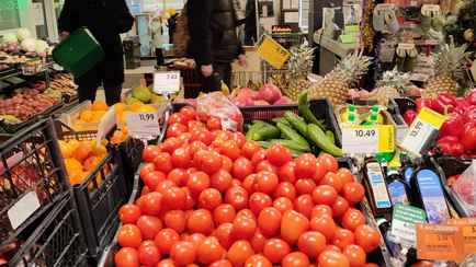 Как вернуть вкус и аромат осенним и зимним помидорам из магазина? Нашли простой способ с помощью одного продукта