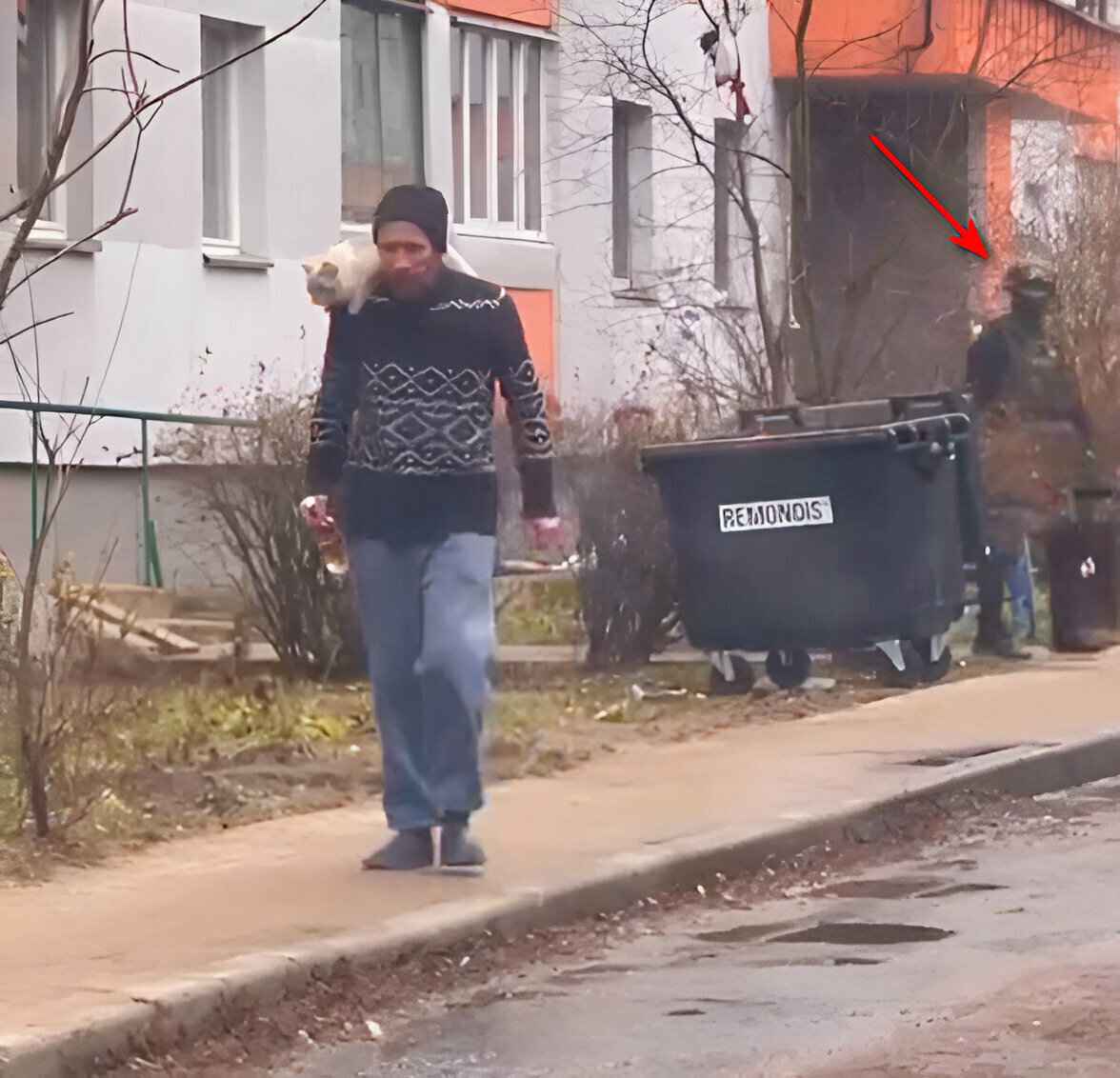 «Marvel нервно курит» – В Тик Токе показали нового супергероя Минска. Но подписчики заметили еще кое-что позади