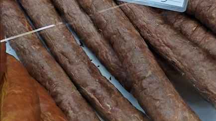 «А олень с рогами был?» – Белорус рассказал, что добавляют в колбасу из оленины в Беловежской пуще