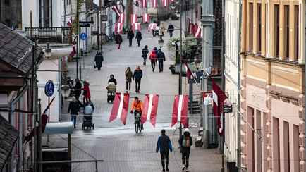 Латвия составила списки из 1167 россиян, которых могут депортировать. За что?