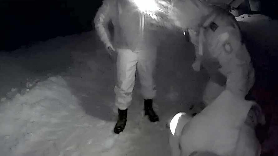 «У него безумные глаза!» – В Кличеве милиционер открыл стрельбу по мужчине с ножом