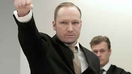 Убийца 77 человек пожаловался на «садистские» условия содержания. ТВ-зал с Xbox, тренажерка, попугайчики – смотрим фото