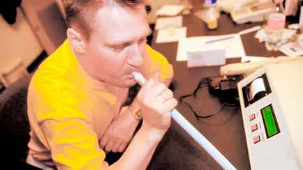 В Беларуси решили проверять водителей на алкоголь перед сменой дистанционно. Это как?