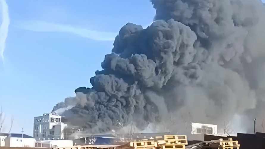 В России под Ростовом взорвался полиэфирный завод