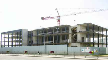 Чиновники рассказали, когда в Минске возобновится стройка на месте кинотеатра «Дружба»
