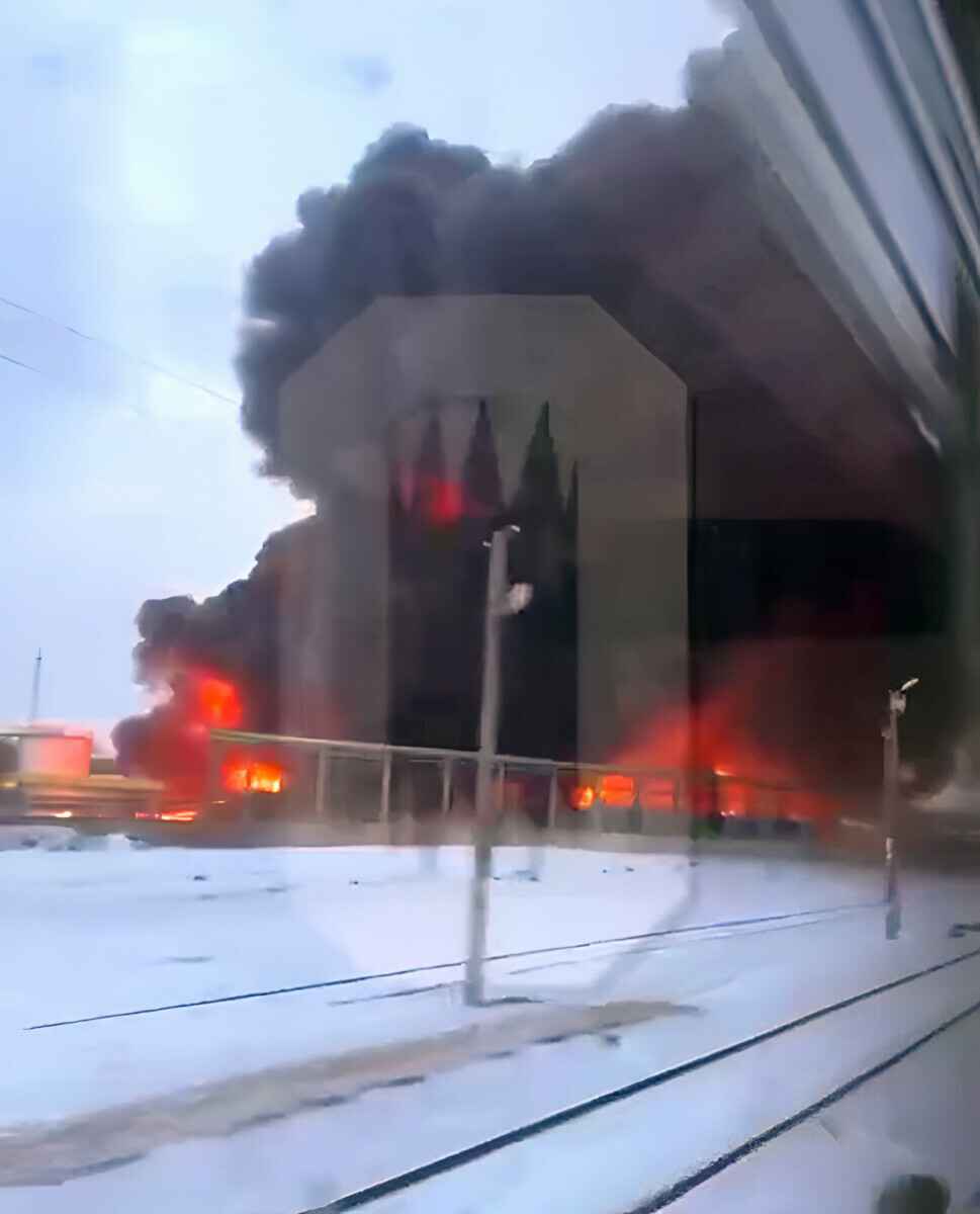 Российская ПВО «сбила» украинский дрон прямо над нефтебазой в Брянске