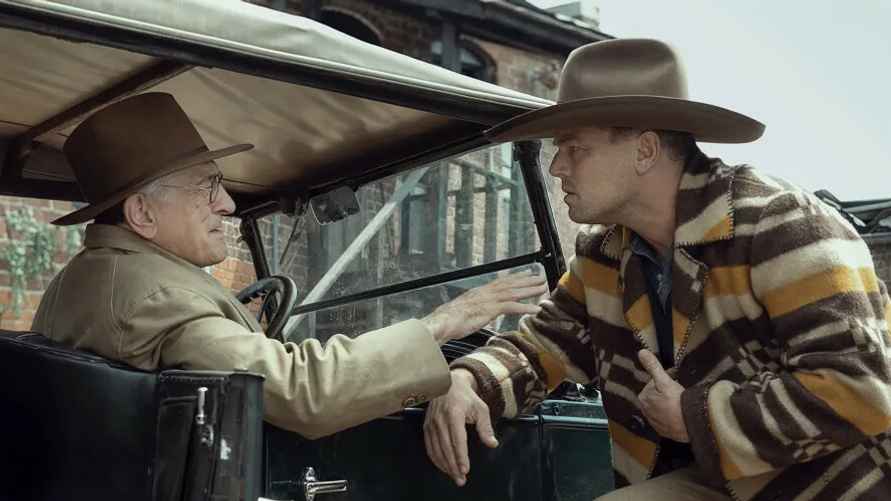 Роберт Де Ниро и Леонардо ДиКаприо в фильме «Убийцы цветочной луны».