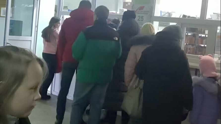 «Считаете что это большая?!» – Белорусы поделилась видео очередей в поликлиники. Подписчики в комментариях разделились