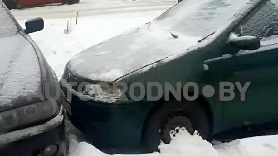 Белорусы придумали «хитрость», как застолбить себе место во дворе для парковки. Причем тут звонки в ГАИ?