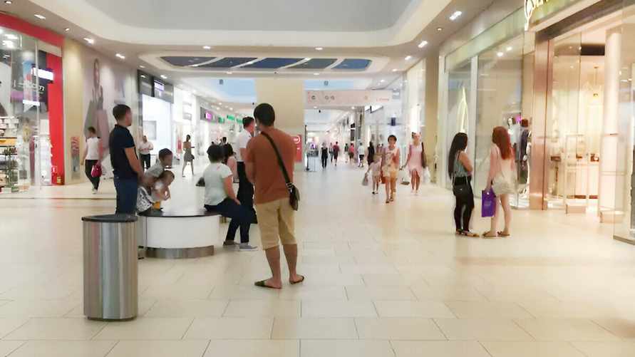 В сети заявили, что в первую очередь будут рассматривать большие помещения в торговых центрах.