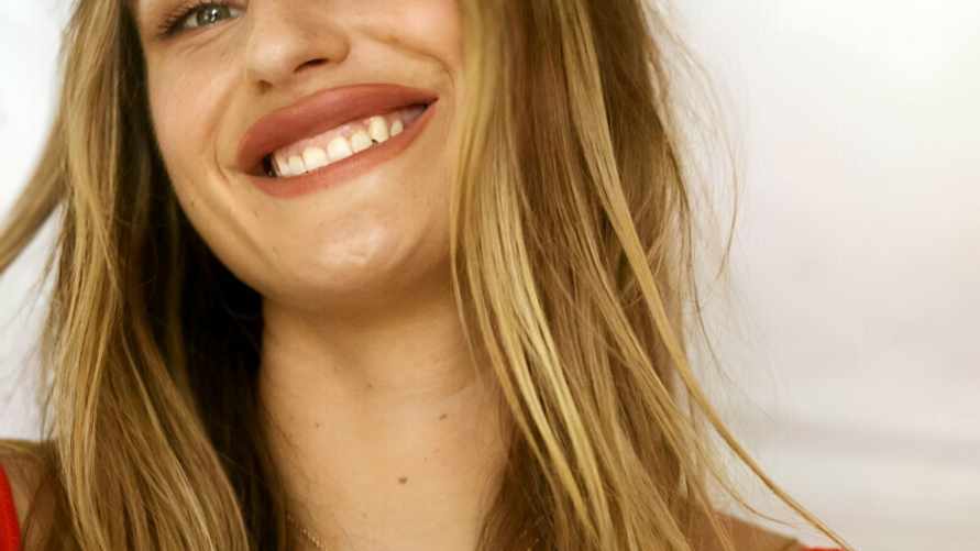 «Меня просили не ломать ракетки» – Соболенко попала на обложку Vogue и рассказала, почему «собиралась бросить» теннис