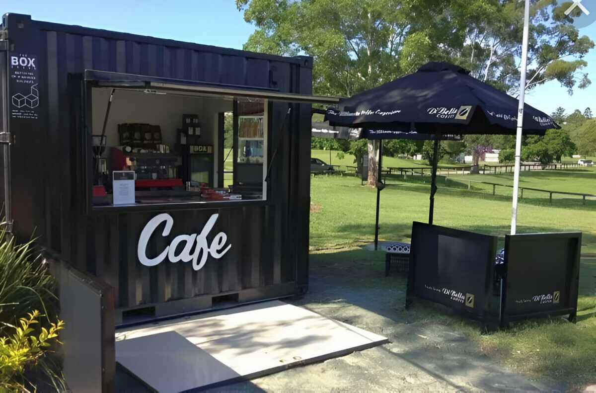 «Очень популярно за границей» – В Барановичах выставили на продажу кафе из морского контейнера