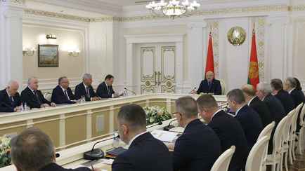 «Сколько ещё можно нагибаться?» — Лукашенко упрекнул Совмин в «невозможных» находках