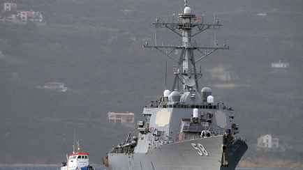 Хуситы атаковали ракетой американский эсминец в Красном море