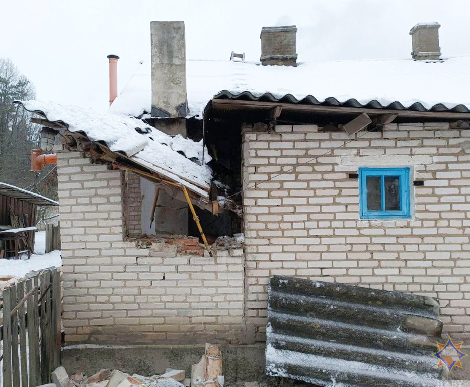 В Мостовском районе взрывом разрушило дом