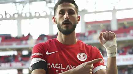 В Турции арестовали израильского футболиста за надпись на руке