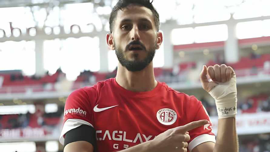 В Турции арестовали израильского футболиста за надпись на руке