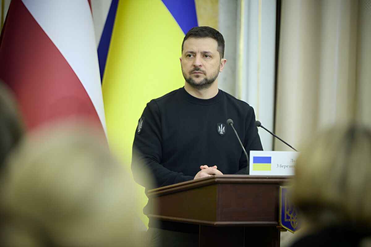 Зеленский заявил, что ВСУ сбили за сутки 12 самолетов и 26 вертолетов РФ