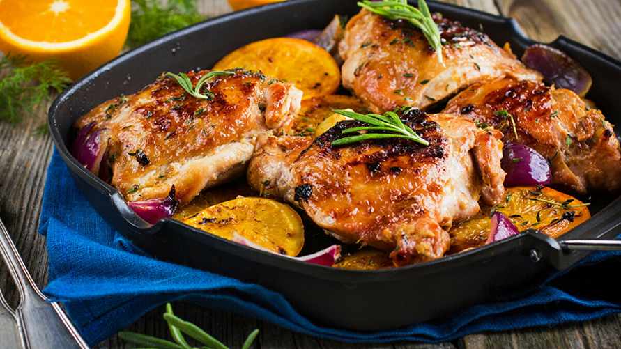 Можно ли заморозить вареную или запеченную курицу? Эксперты предупредили об ошибках, которые допускают почти все