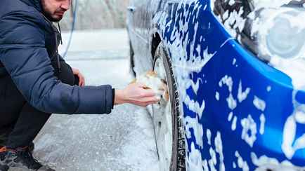 Каждому водителю нужно знать эти правила. Как помыть автомобиль зимой?