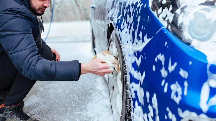 Каждому водителю нужно знать эти правила. Как помыть автомобиль зимой?