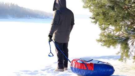 В Орше милиция задержала мужчину с тюбингом. Что не так?
