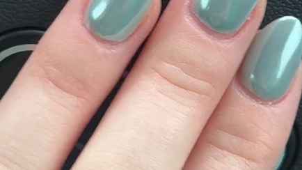 Какого цвета эти ногти? Пользователи Сети разделились на 2 лагеря