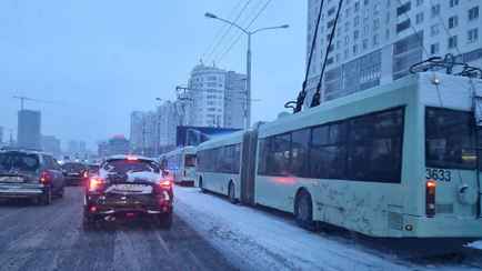 Минск встал в 10-балльных пробках из-за снегопада