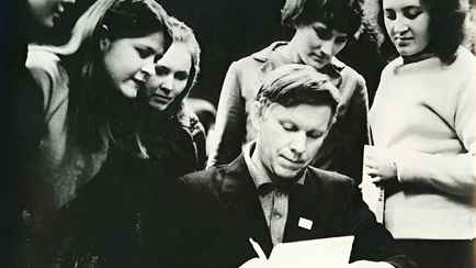 Музей истории белорусской литературы пригласил минчан на выставку картин Василия Быкова