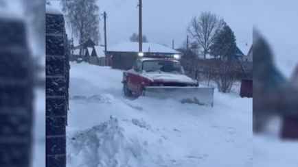 «А ЖКХ где?» — Белорус сделал снегоуборочную машину из легковушки и собрал сотни тысяч просмотров