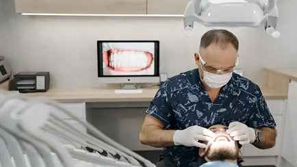 «Люди очень надеялись» — Директор стоматологии рассказал, почему цены после постановления Минздрава не упали, а выросли