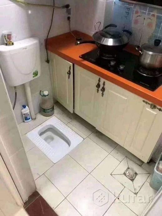Кухня в туалете, унитаз в шкафу. В Минске предложили снять необычную однушку