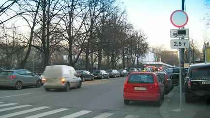 В ГАИ рассказали, кому из белорусских водителей можно ехать под запрещающие знаки